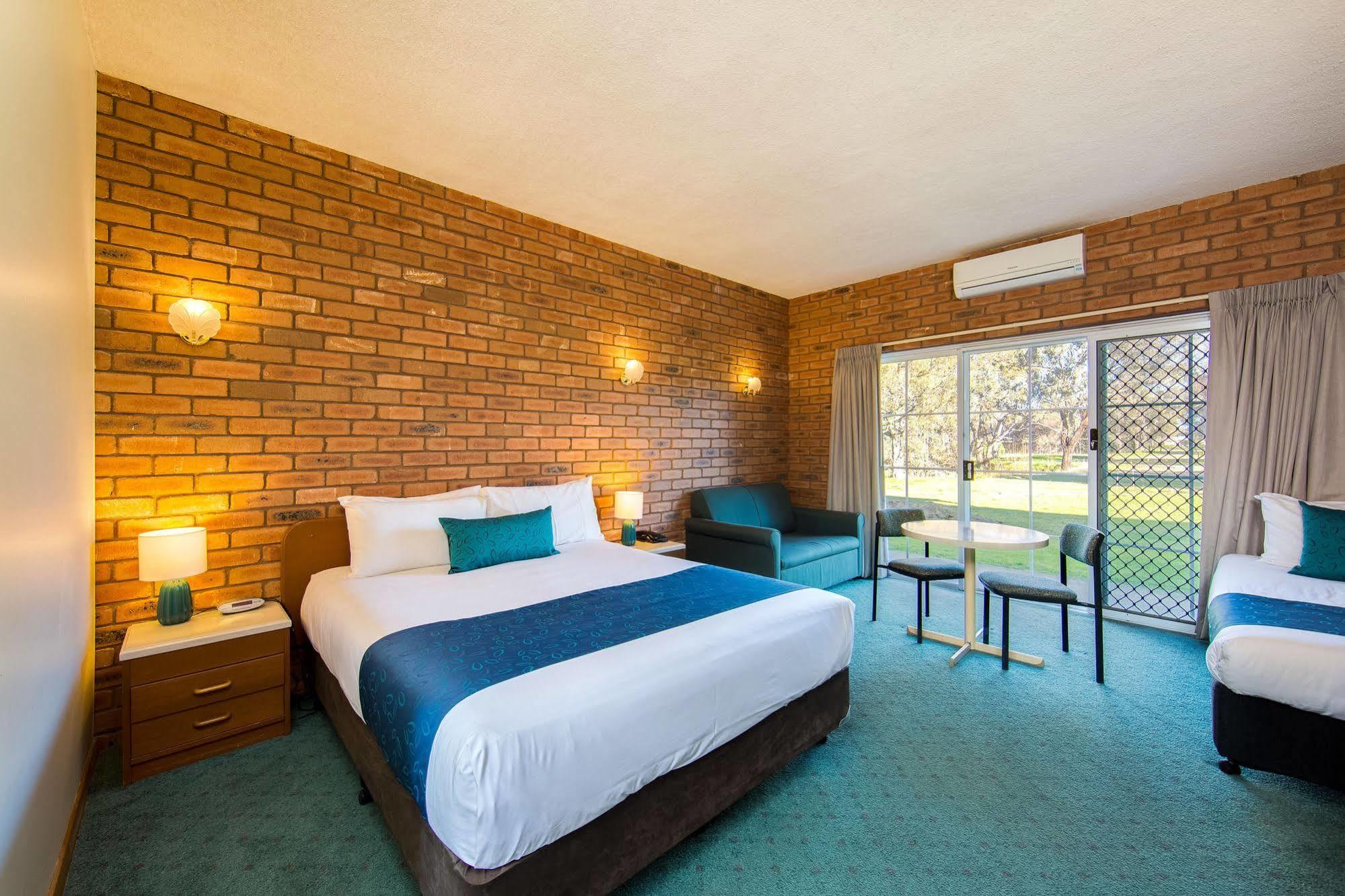 เธอร์กูนา คันทรี่ คลับ รีสอร์ต Hotel Thurgoona ภายนอก รูปภาพ