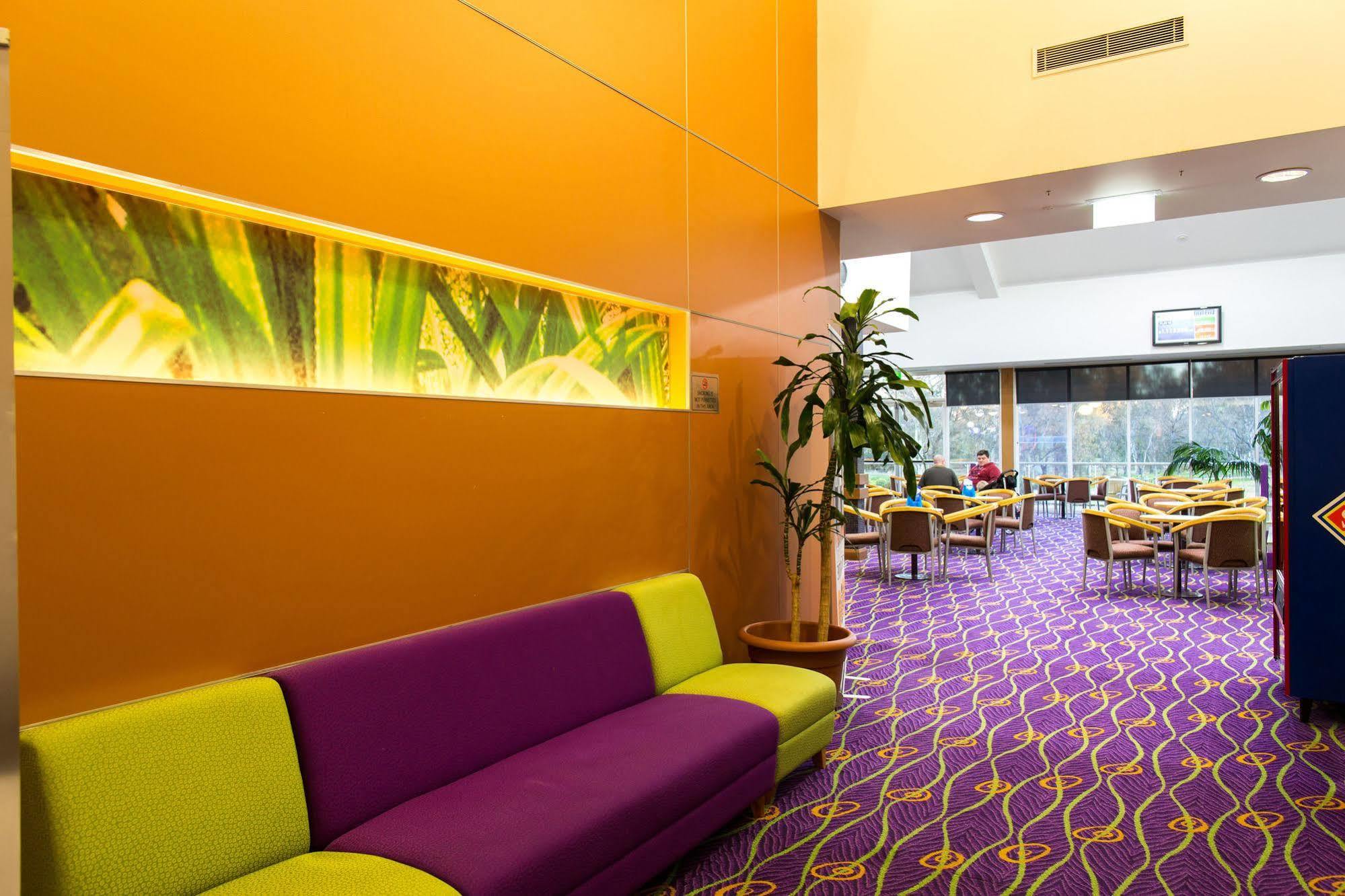 เธอร์กูนา คันทรี่ คลับ รีสอร์ต Hotel Thurgoona ภายนอก รูปภาพ