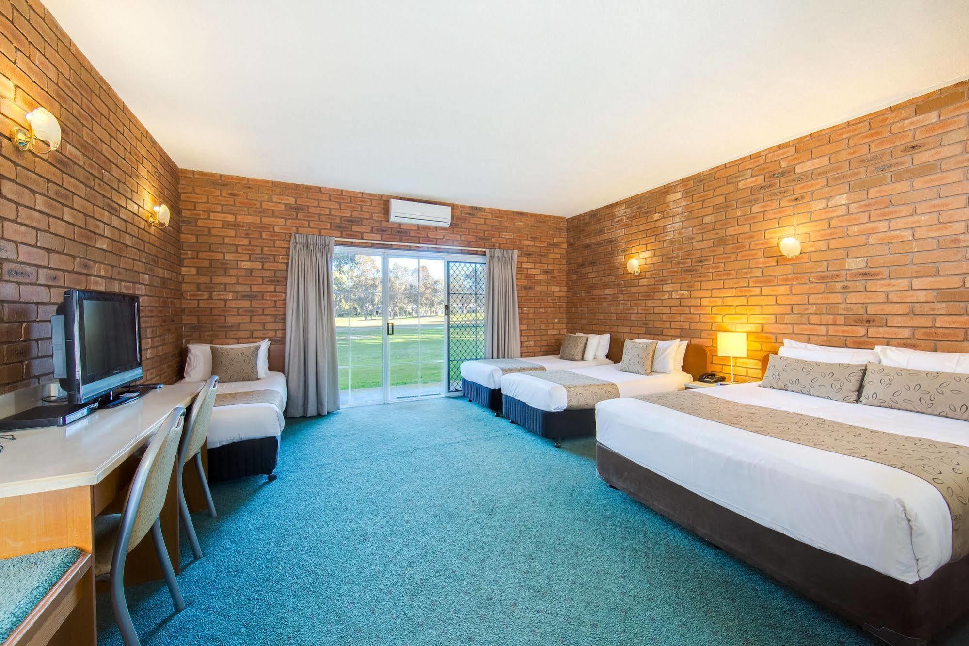 เธอร์กูนา คันทรี่ คลับ รีสอร์ต Hotel Thurgoona ภายนอก รูปภาพ