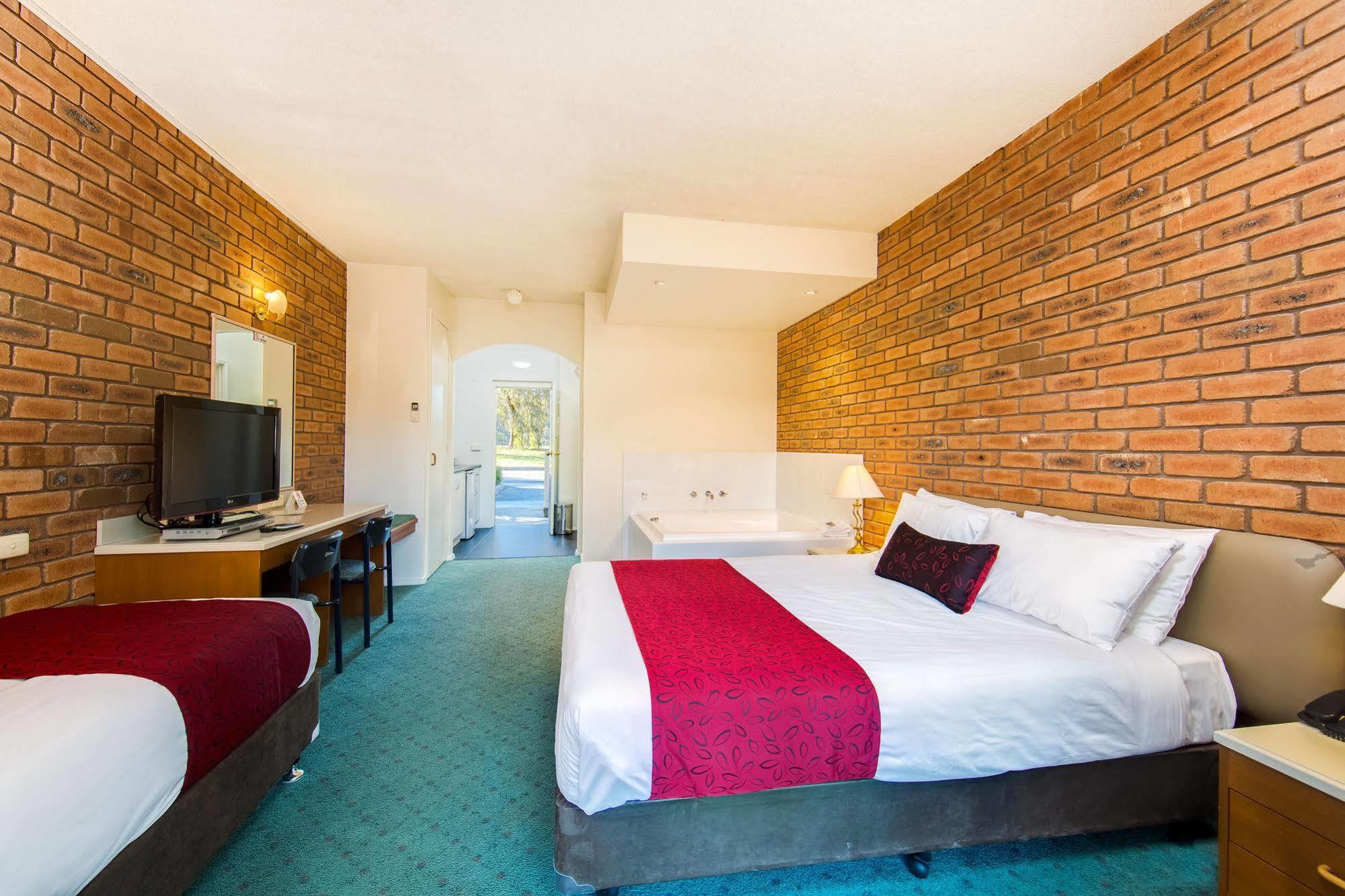 เธอร์กูนา คันทรี่ คลับ รีสอร์ต Hotel Thurgoona ภายนอก รูปภาพ
